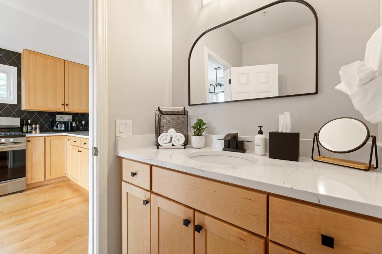 Midtown Modern - Urban Condo Walkable To Bars And Beach Traverse City Ngoại thất bức ảnh