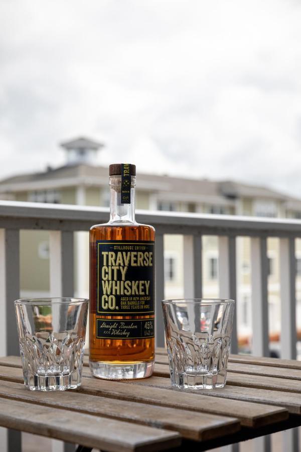 Midtown Modern - Urban Condo Walkable To Bars And Beach Traverse City Ngoại thất bức ảnh