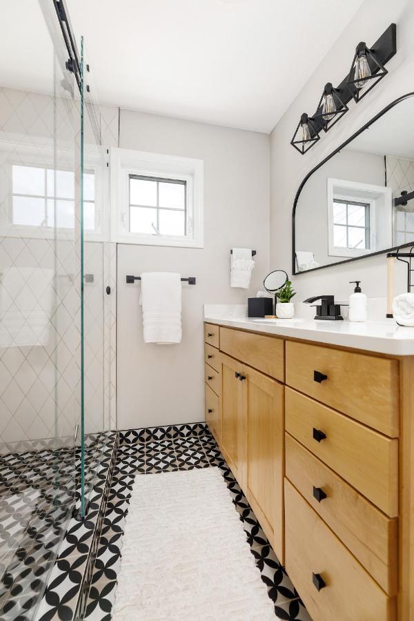 Midtown Modern - Urban Condo Walkable To Bars And Beach Traverse City Ngoại thất bức ảnh