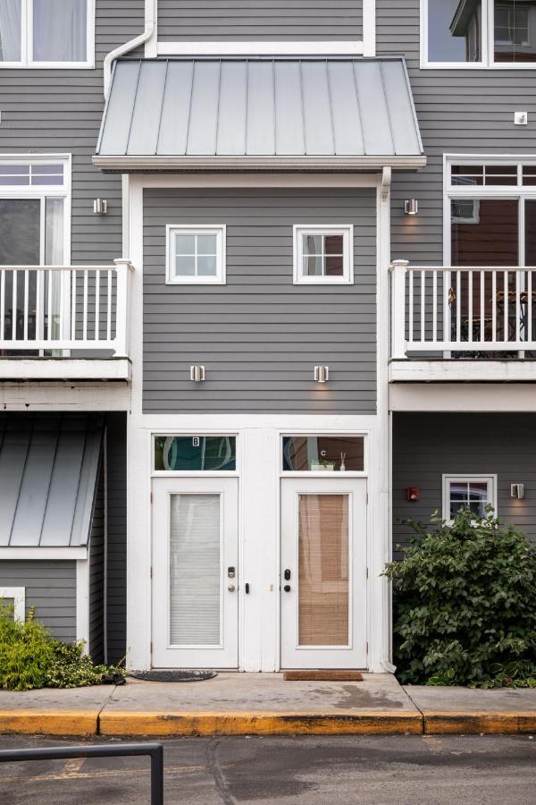 Midtown Modern - Urban Condo Walkable To Bars And Beach Traverse City Ngoại thất bức ảnh